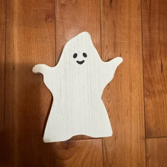 White Ghost Wooden Decor - Picture 1 of 2